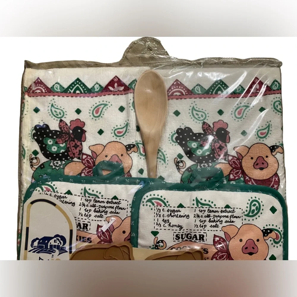 Vintage Country Crafts Kitchen Gift Set Pig Theme Towels Spoon Pot Holders NEW